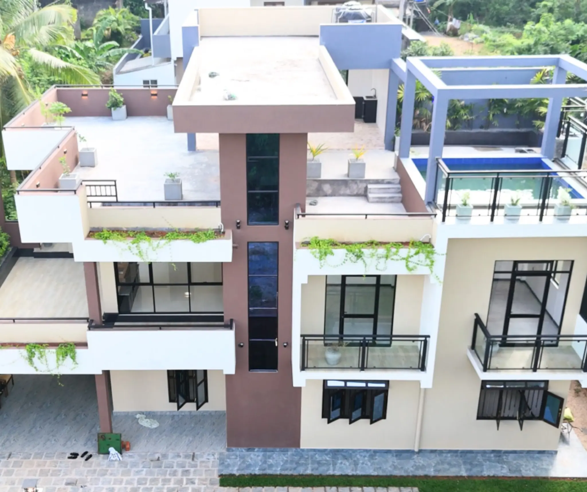 Get 10% Discount From Brilliant Constructions